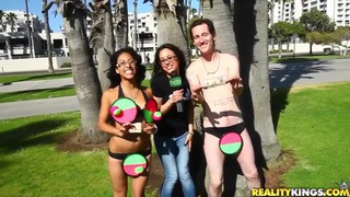 Amateur girls check out fuck machine on the street Thumbnail
